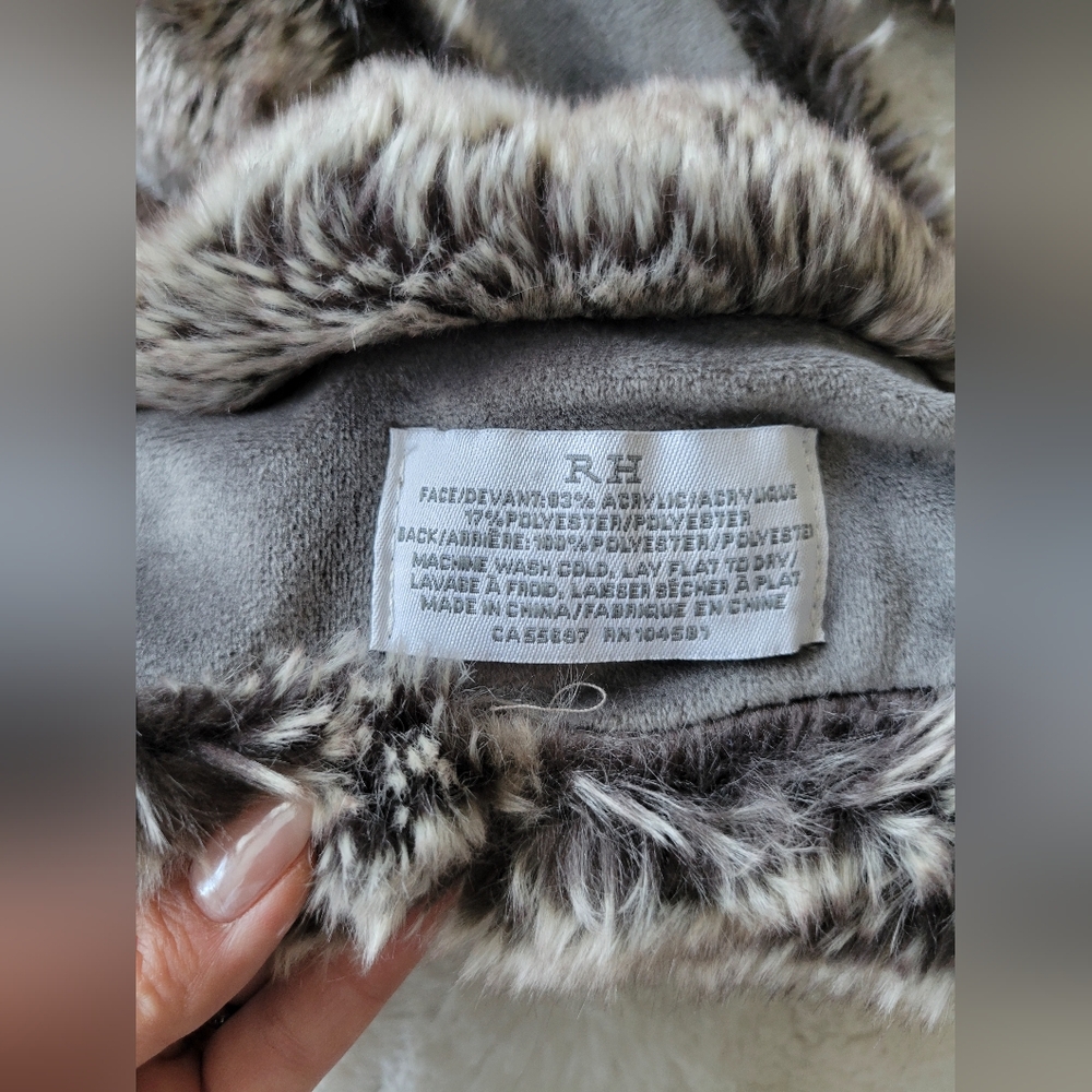 Faux fur stole/scarf with earmuffs 🐻‍❄️ - Picture 3 of 4